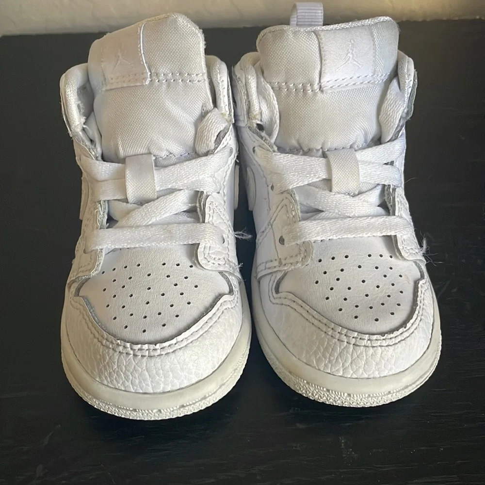 White toddler Jordan’s size 4c - Picture 2 of 7